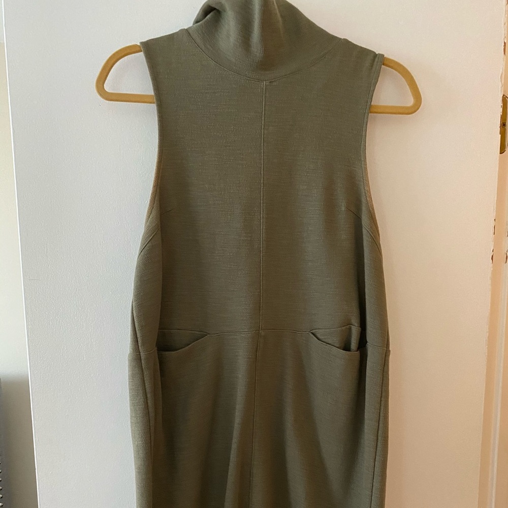 Mid-thigh length dress